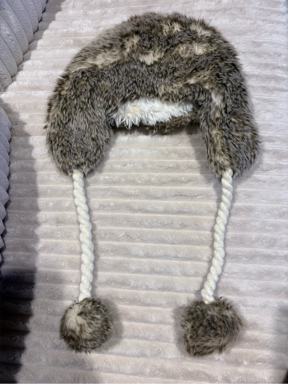 Faux Fur Pom-Pom Trapear Hat